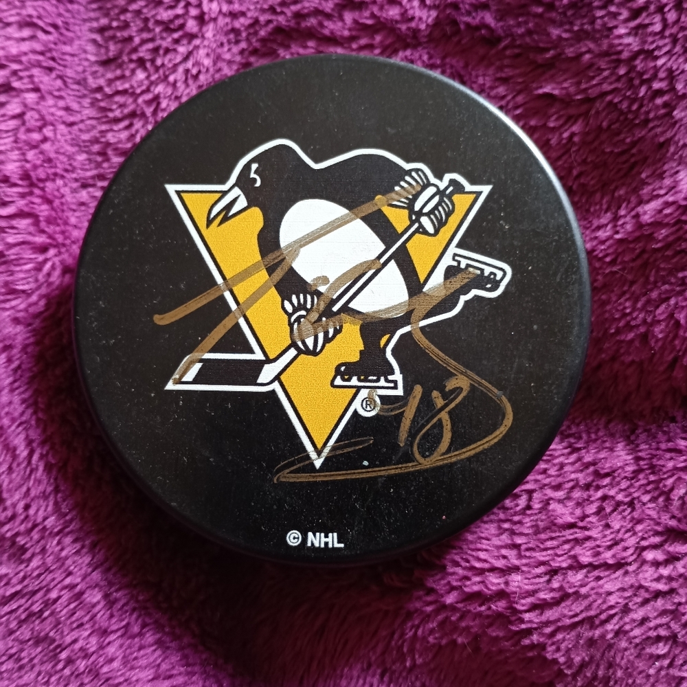 Rare Limited Edition autographed Tyler Kennedy Pittsburgh Penguins Hockey Puck